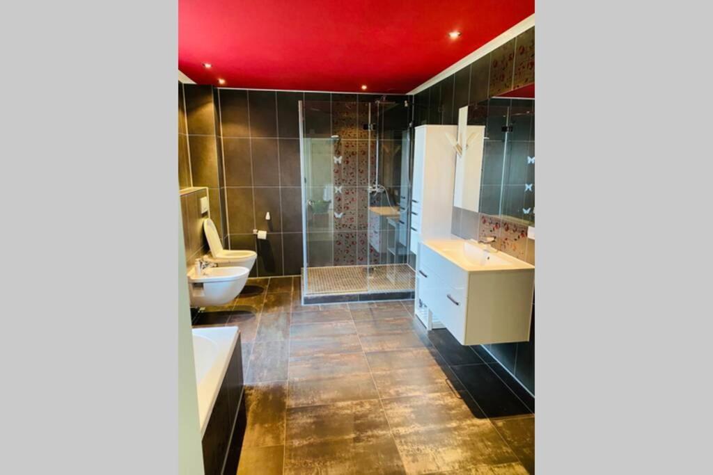 Grosses 4 Zimmer Apartment Naehe Messe Hanóver Exterior foto