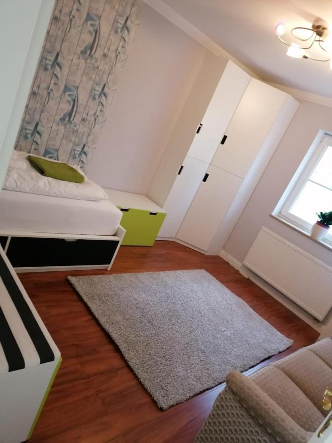 Grosses 4 Zimmer Apartment Naehe Messe Hanóver Exterior foto