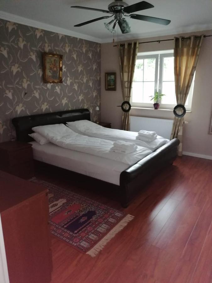 Grosses 4 Zimmer Apartment Naehe Messe Hanóver Exterior foto